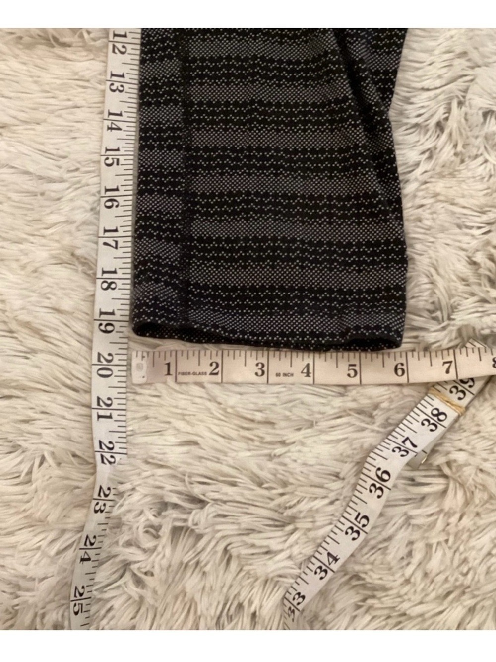 Nike Dri-FIT Cropped Leggings Size XL Black Gray Patterned Athletic Capri Pants - Picture 7 of 12